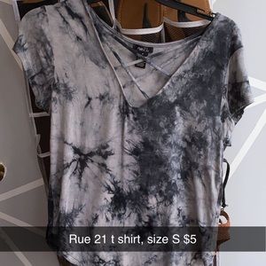 Rue 21 t shirt
